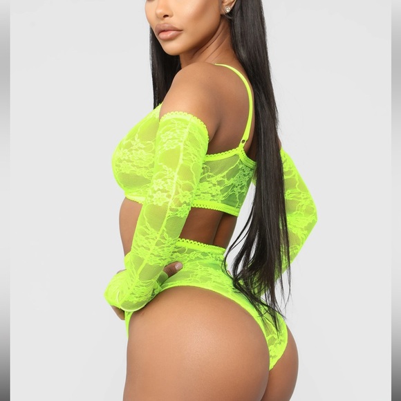 3/$40❗️3 PIECE NEON YELLOW LACE SET - Picture 10 of 11
